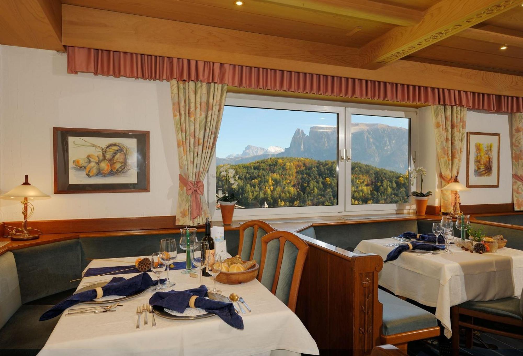 Hotel Dolomitenblick กอลลาลโบ ภายนอก รูปภาพ