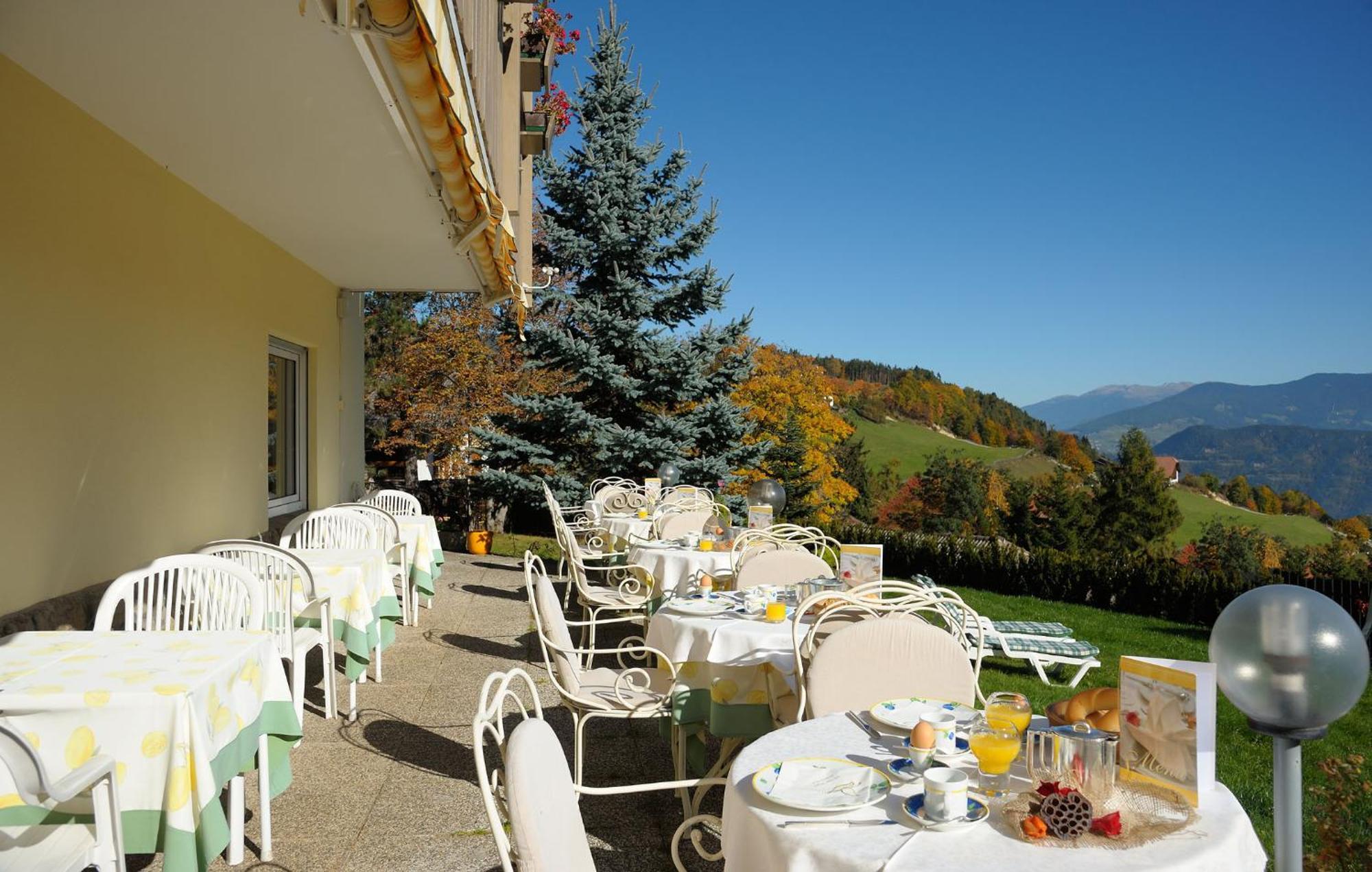 Hotel Dolomitenblick กอลลาลโบ ภายนอก รูปภาพ